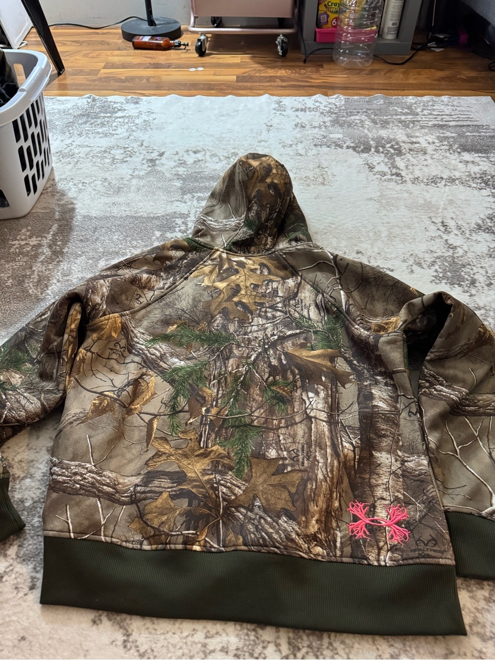 Under Armour women’s Realtree Camo Hoodie - Pink Logo size large. Cold gear